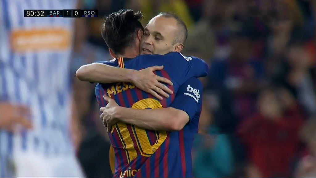 Nou Camp nghẹn ngào chia tay phù thủy Iniesta